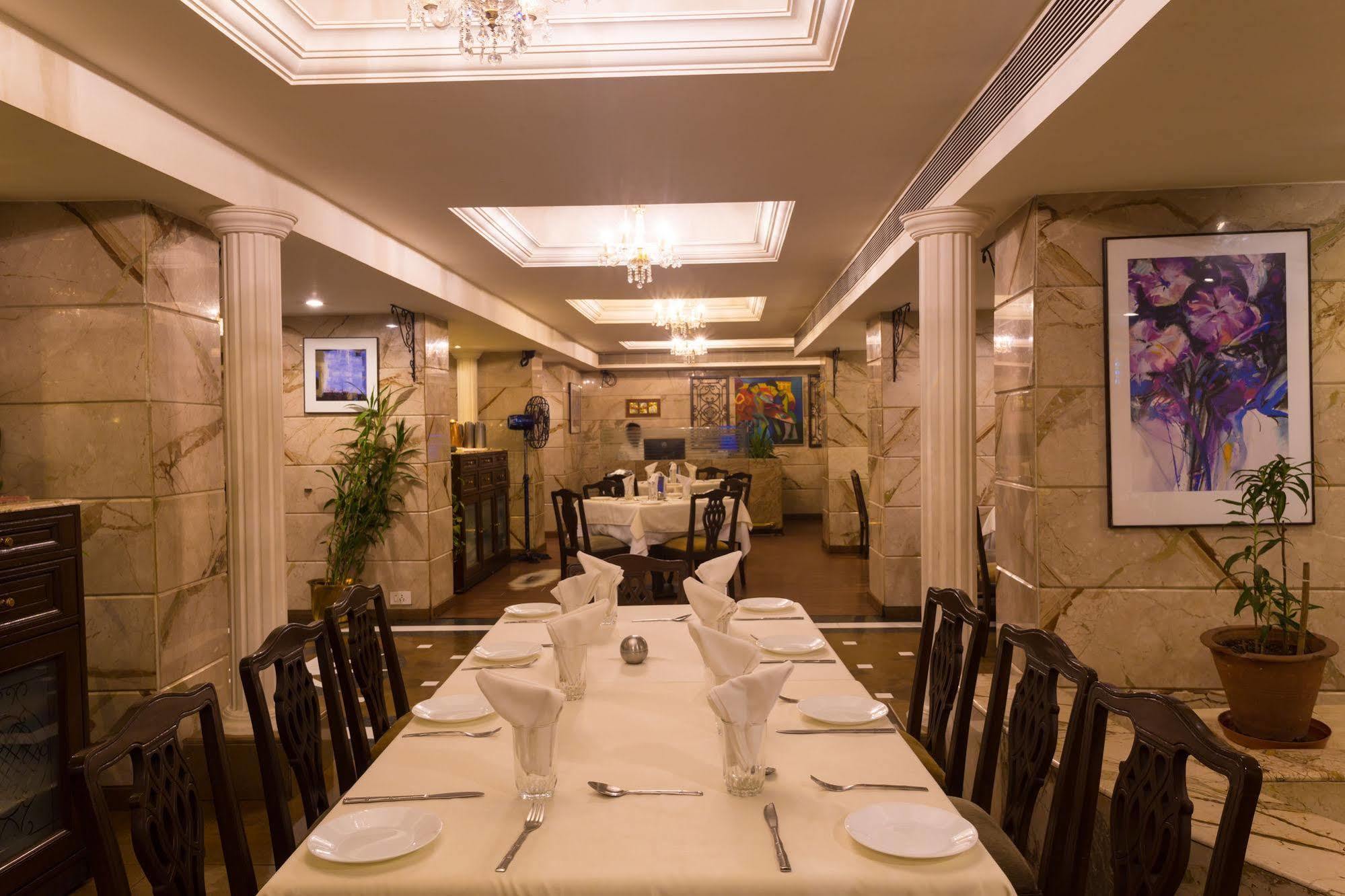 Ginger Thane Exterior foto